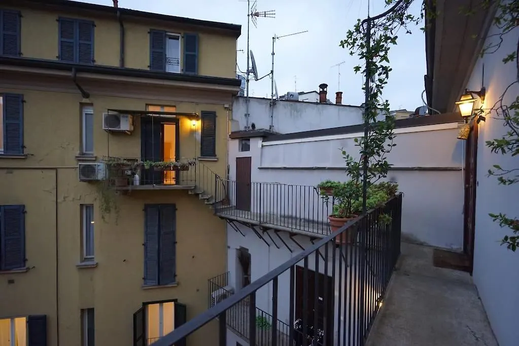 Central Guesthouse Cir 015146-Cni-01484 ミラノ 0*,  イタリア